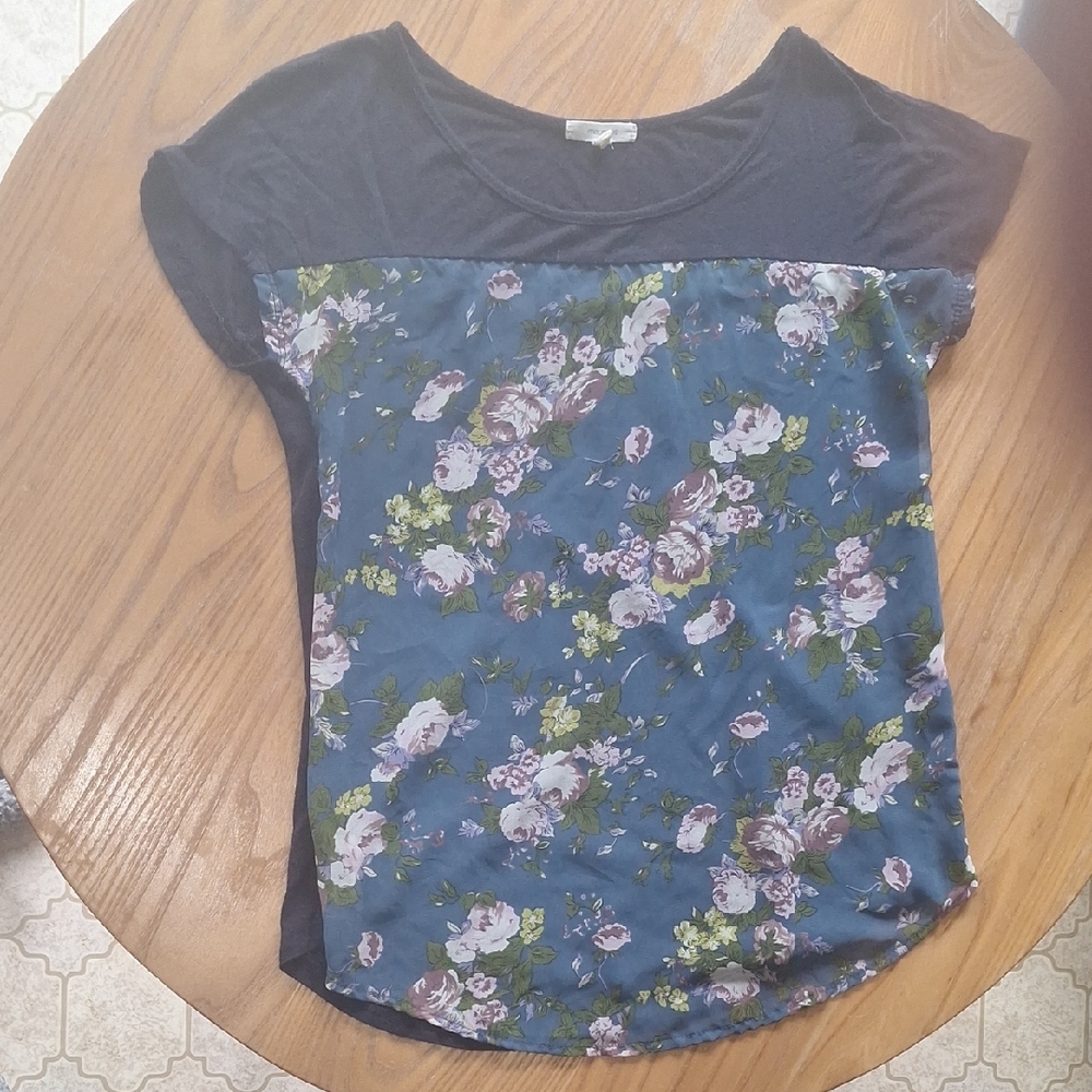 Maurices Black and Gray Cap Sleeve Blouse